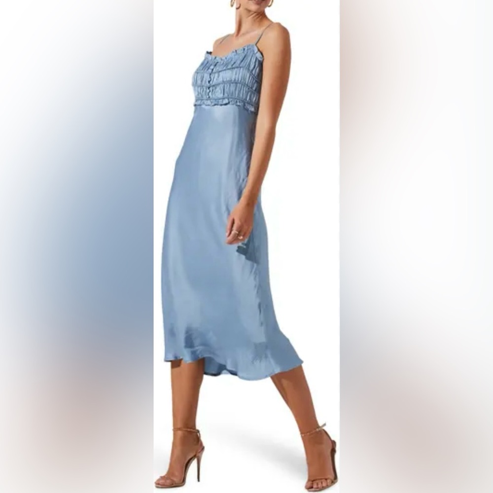 Astr The Label Women's Zola Smocked Satin Midi Dress Size - Picture 3 of 10